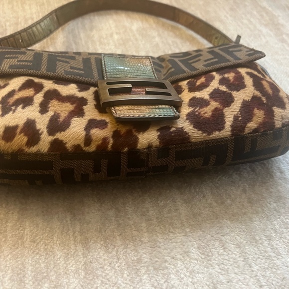 Fendi Baguette - Picture 9 of 15